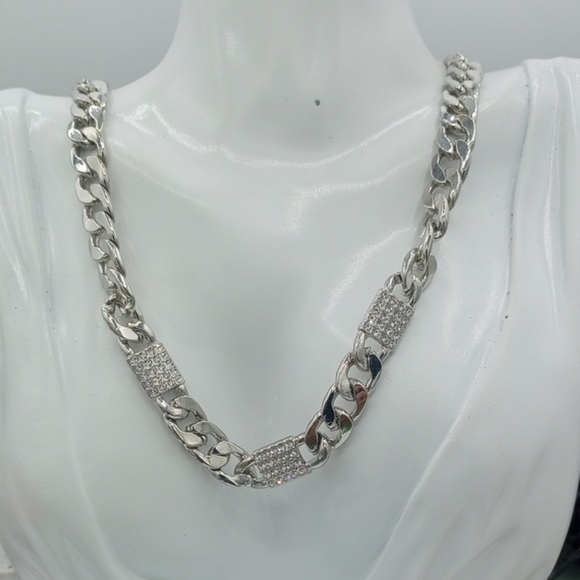 Estate Jewelry - Elegant Silver Tone Link Crystal Chain Necklace 20 Inch N402